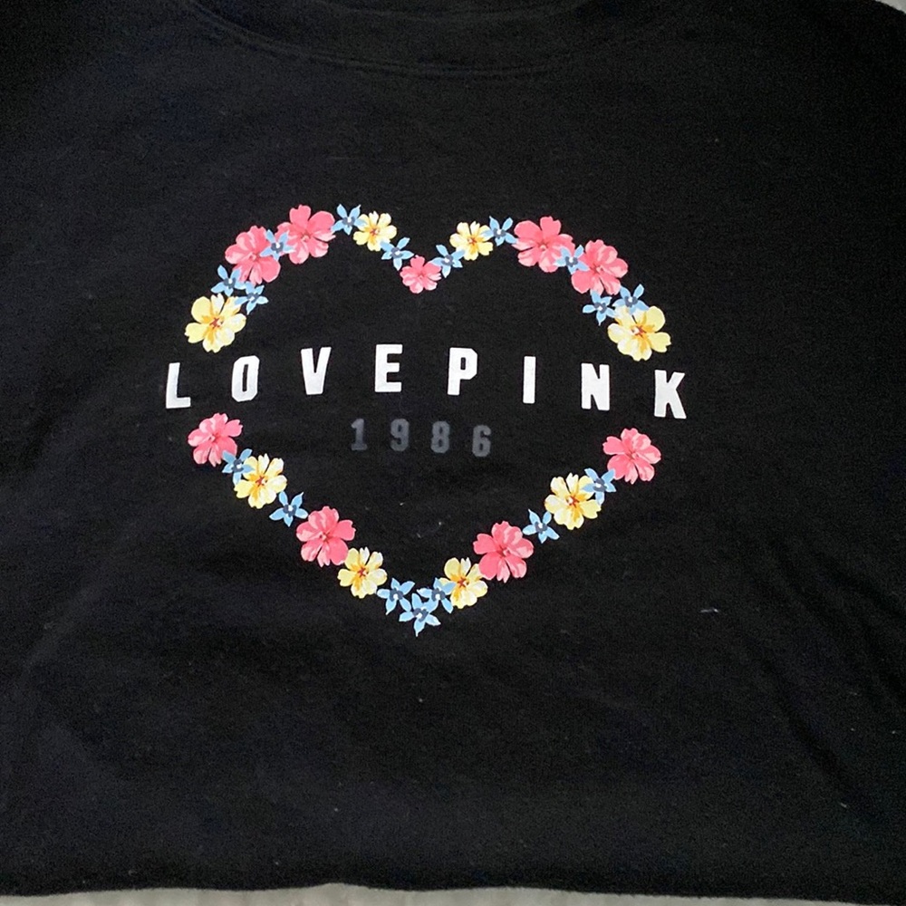 VICTORIA SECRET PINK ADULT SMALL T SHIRT